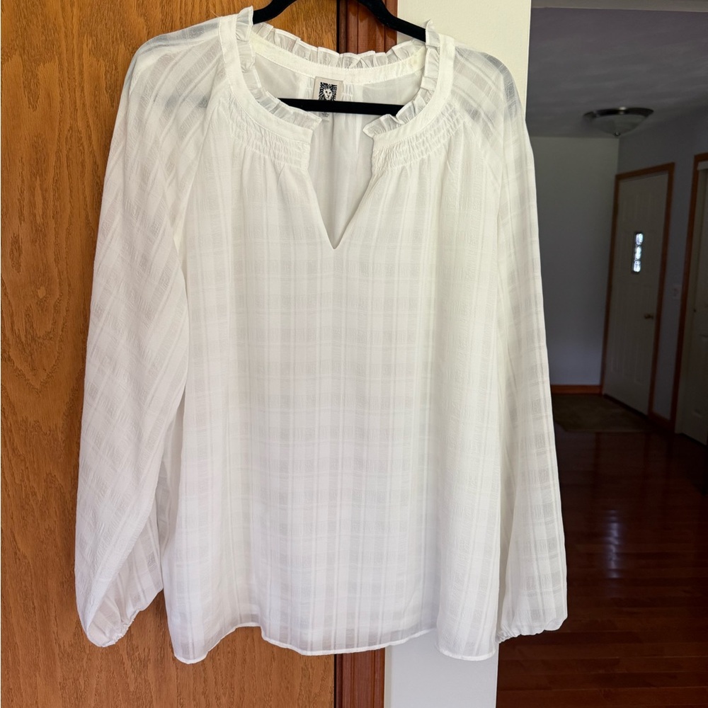 Anne Klein White Blouse with Relaxed Fit and Long Sleeves